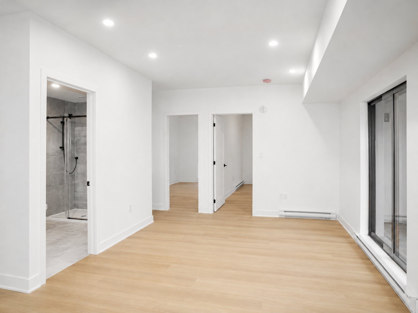 #205 - 5350 Av. Victoria