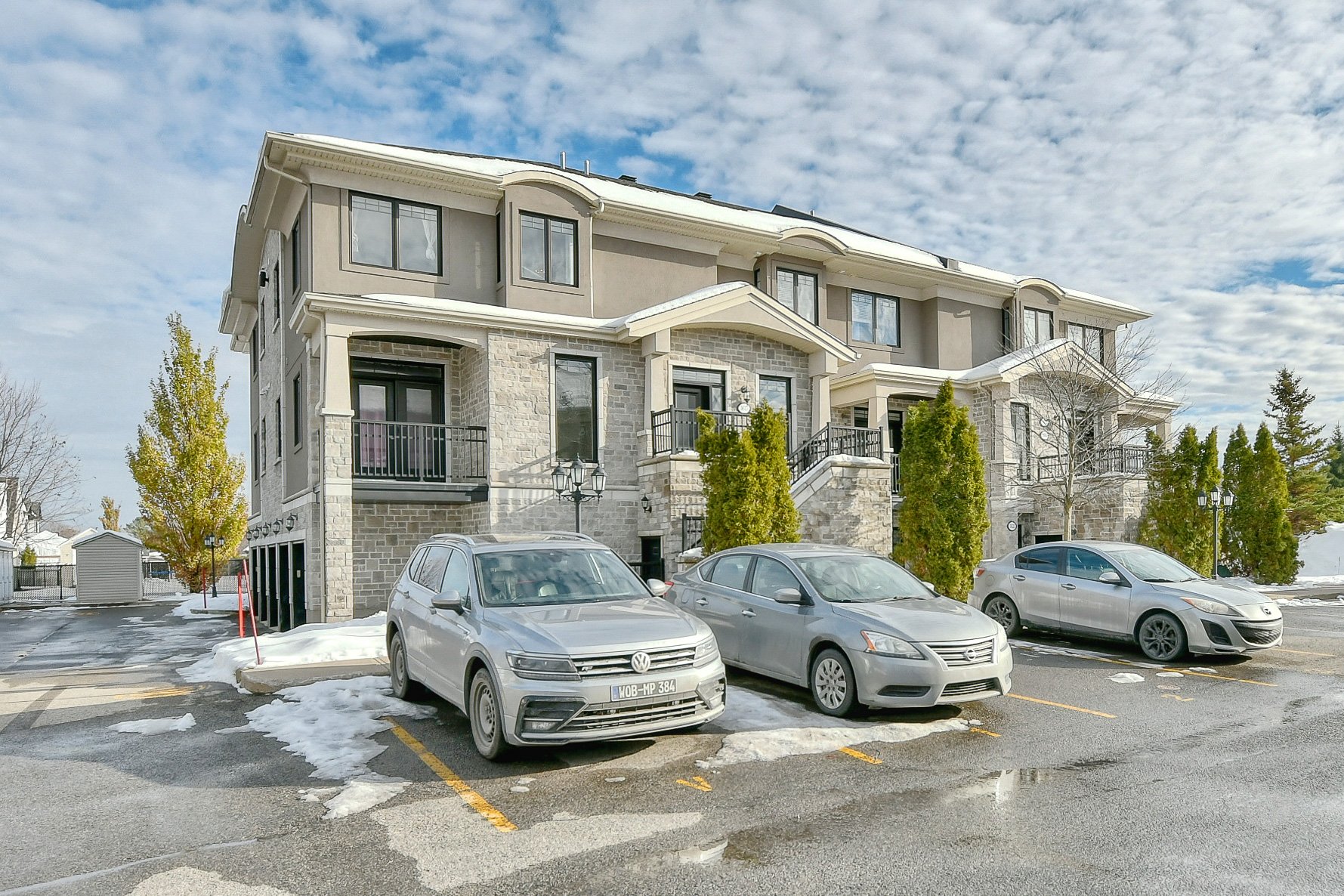 #203 - 3617 Rue Camus