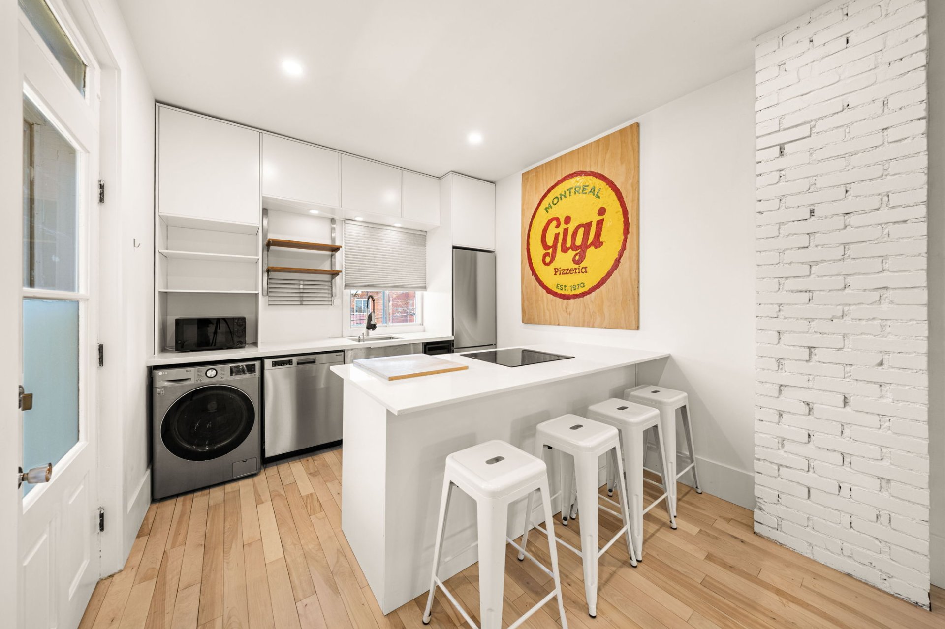 6362 Rue Dumas