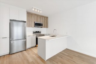 #205 - 814 2e Avenue