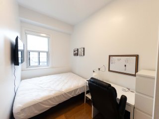 #17-2075 Av. Lincoln Montréal (Ville-Marie)