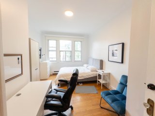 #17-2075 Av. Lincoln Montréal (Ville-Marie)