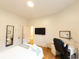 #17-2075 Av. Lincoln Montréal (Ville-Marie)