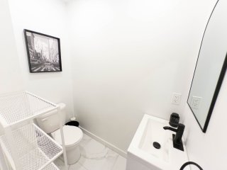#17-2075 Av. Lincoln Montréal (Ville-Marie)