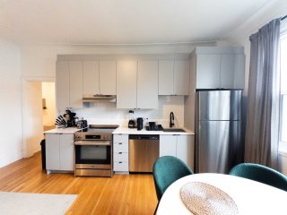 #17-2075 Av. Lincoln Montréal (Ville-Marie)