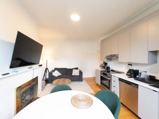 #17-2075 Av. Lincoln Montréal (Ville-Marie)