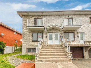 8571 Rue Chaminade