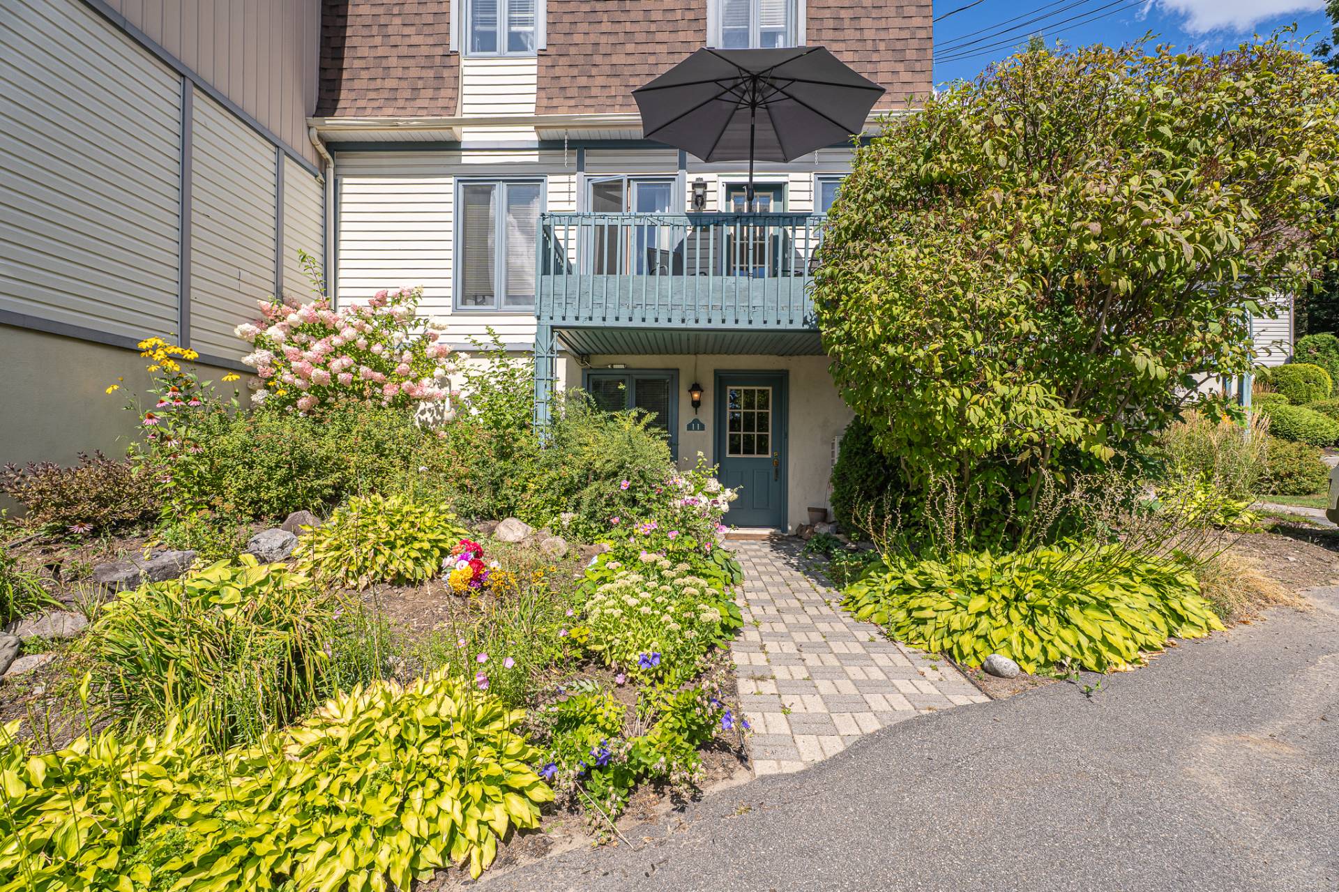 #11 - 255 Rue Séraphin