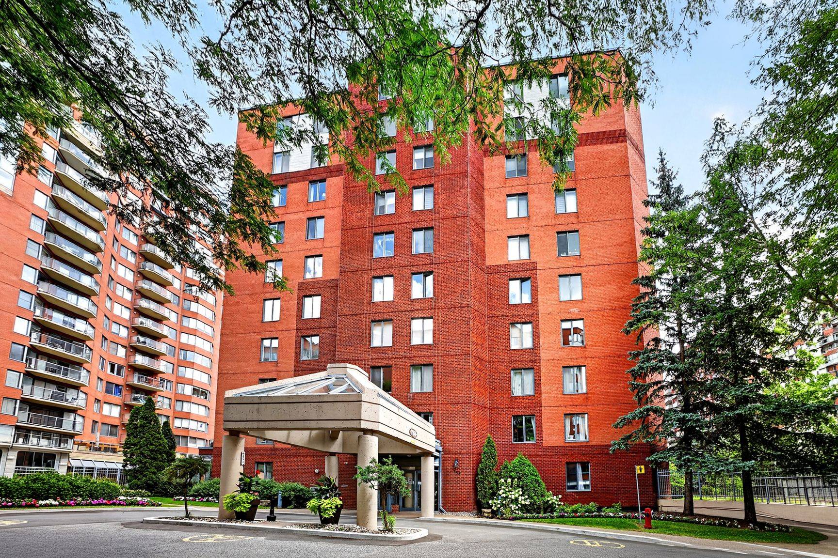 #909 - 755 Rue Muir