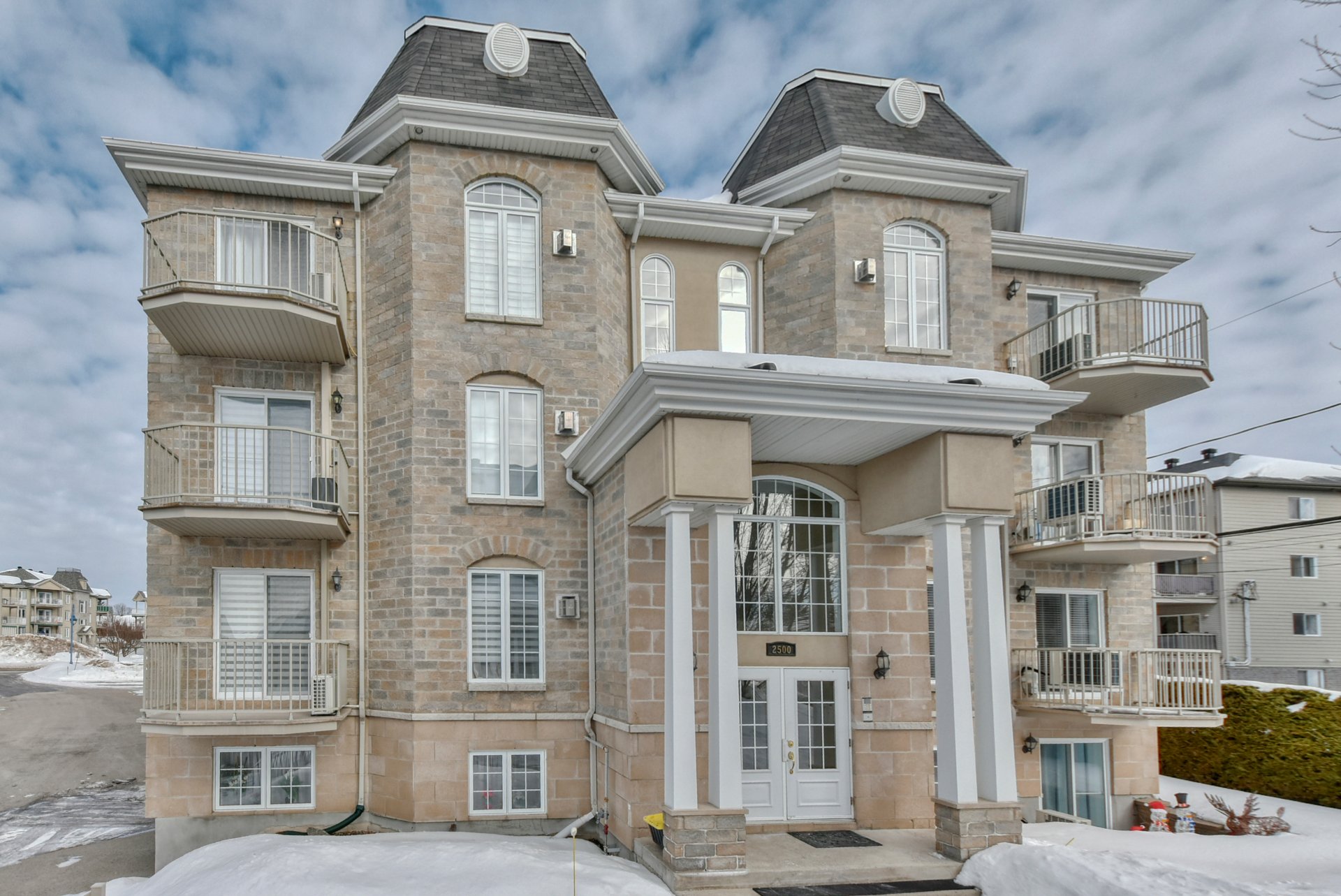 #202 - 2500 Boul. Lafontaine