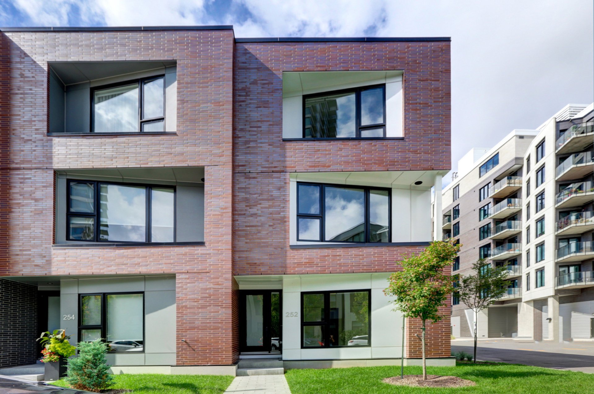 252 Rue de la Rotonde