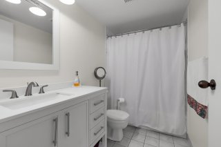 Salle de bains attenante à la CCP