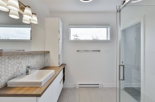 Ensuite bathroom