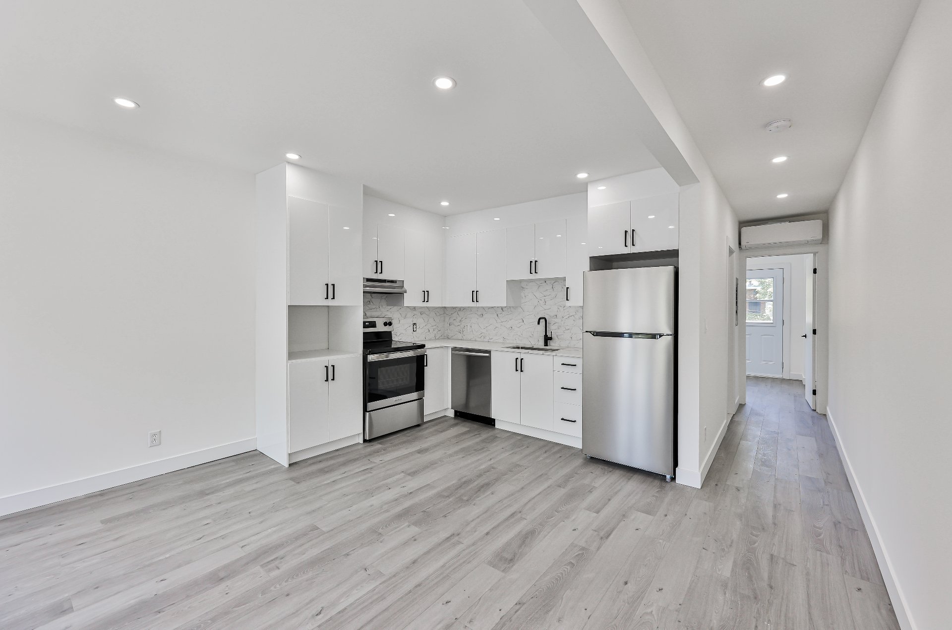 #3 - 5637 16e Avenue