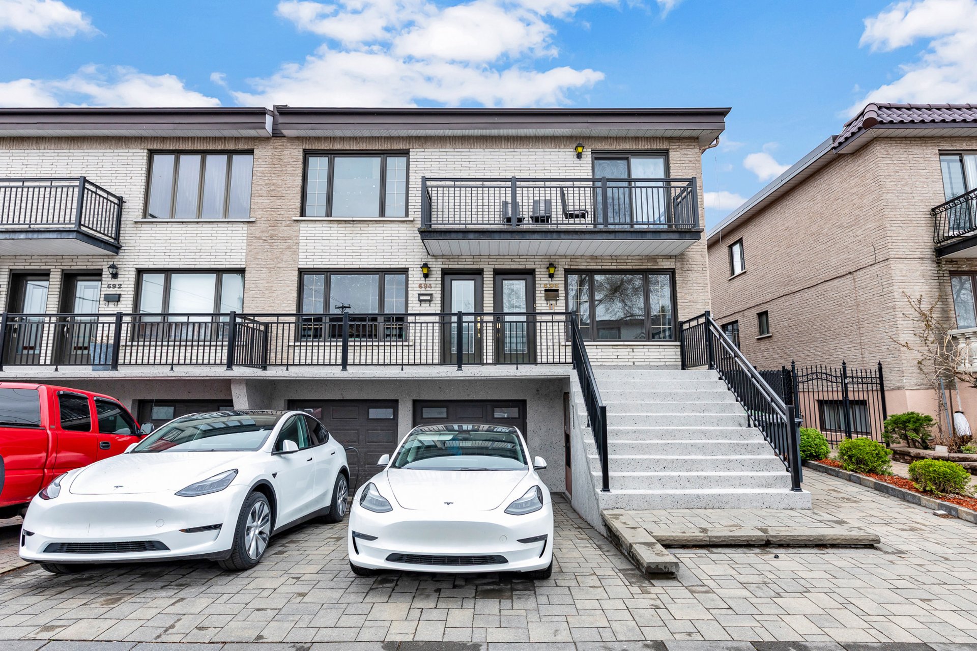 694 Rue Pilon
