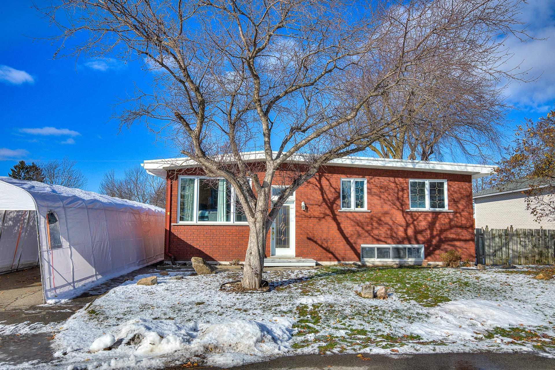 8805 Av. Trottier