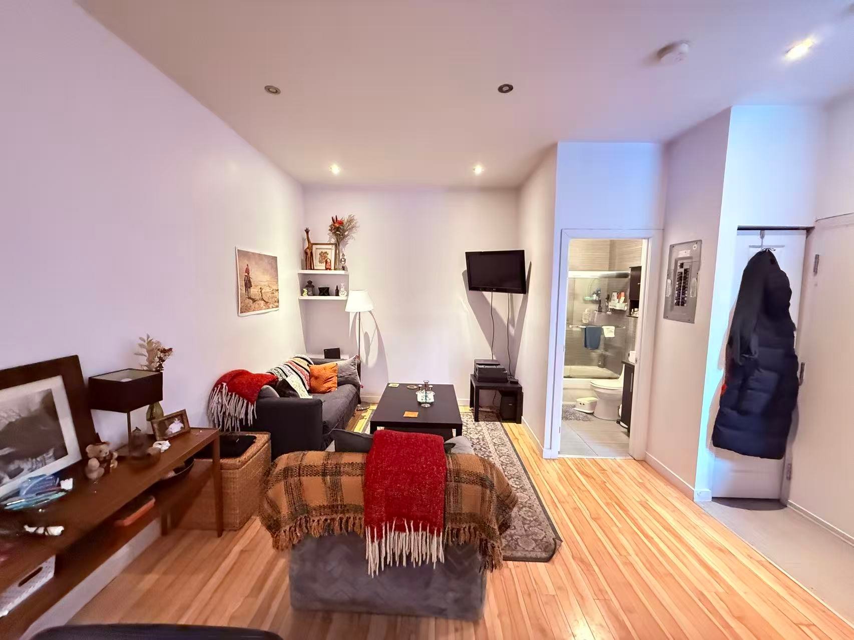 #104 4216 Av. De Lorimier