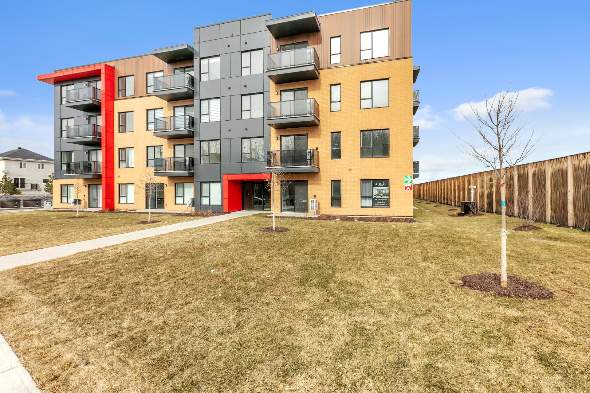 #A-301 3025 Av. des Gouverneurs