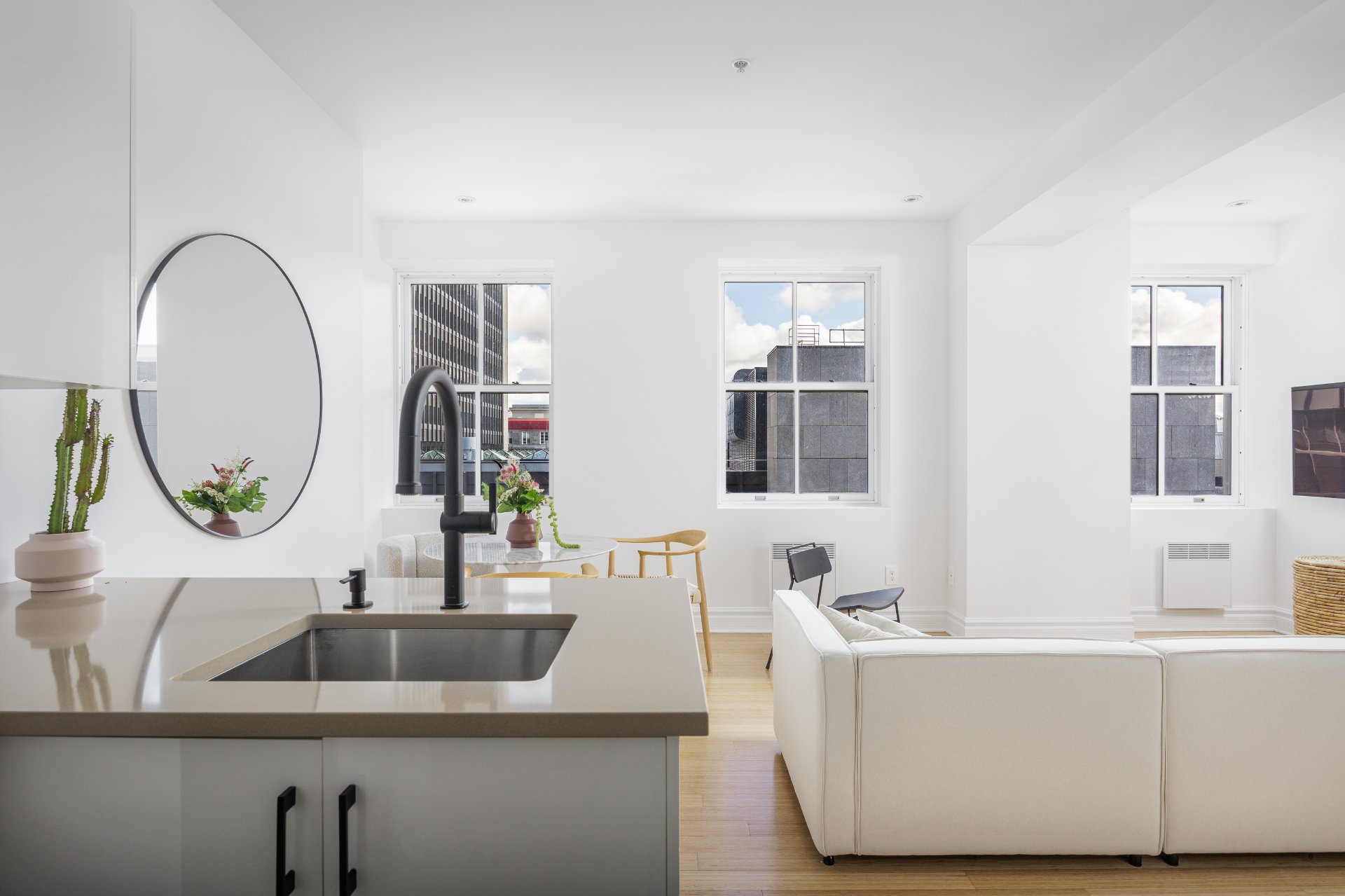 #605 - 10 Rue St-Jacques