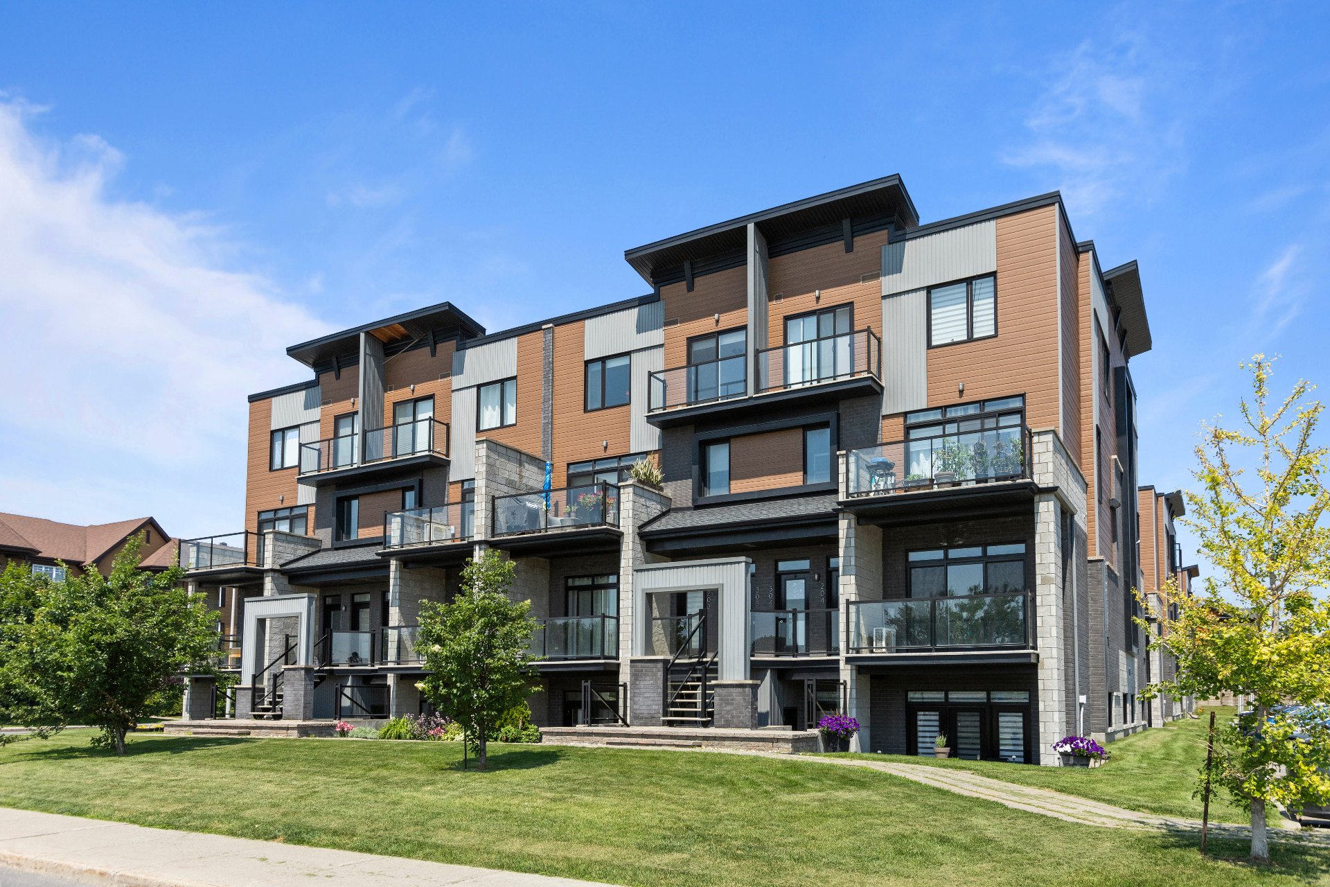 #103 - 601 Rue Forbes