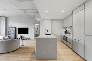 #601 - 42 Rue du Square-Sir-George-Étienne-Cartier