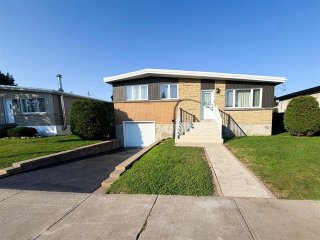 1045 Av. Effingham — photo 1