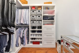 Walk-in closet