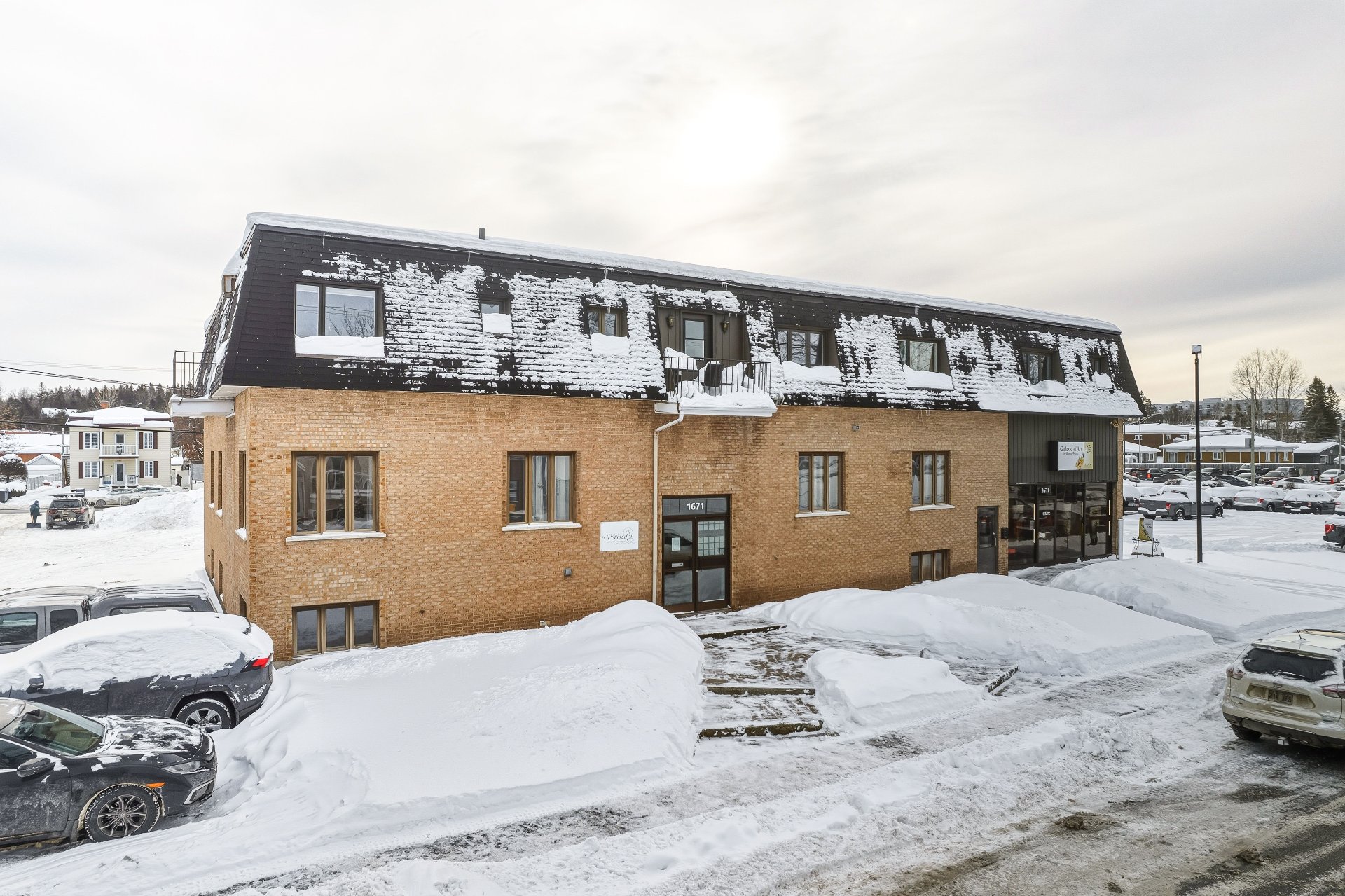 1671 Av. de Grand-Mère