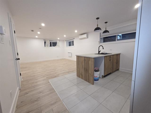 4328 Rue Forester