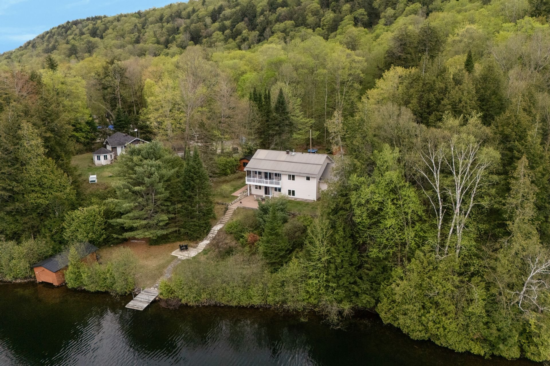 869 Ch. du Lac-du-Cardinal