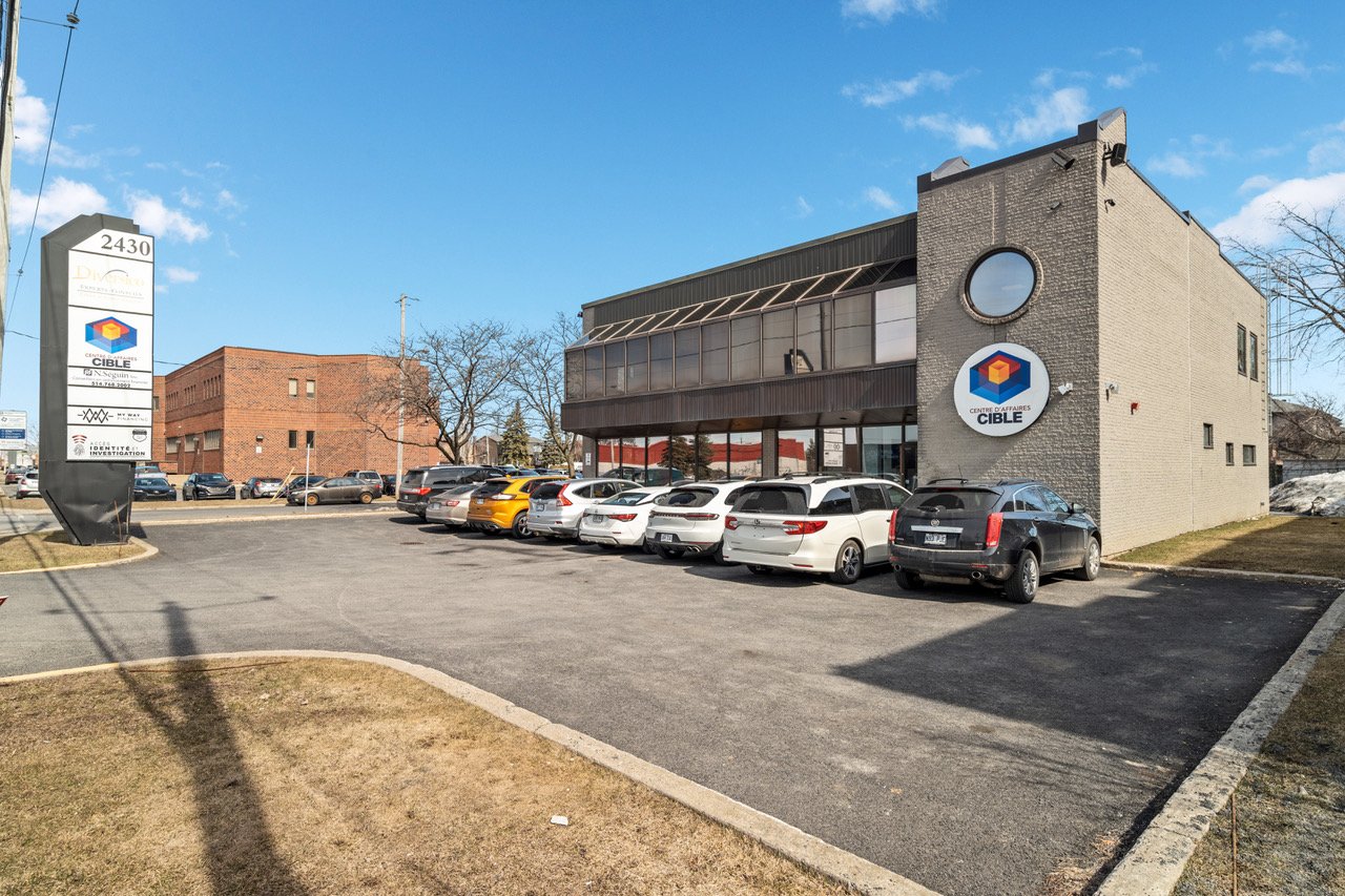2430 Boul. Lapinière