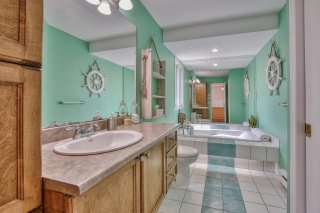Ensuite bathroom