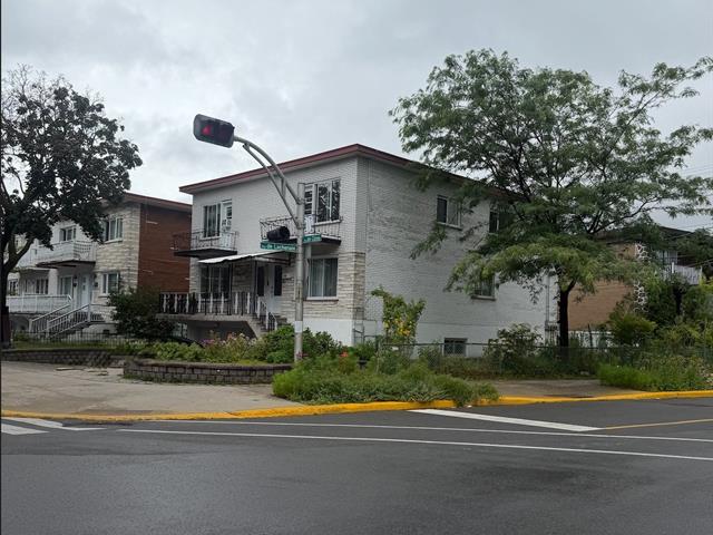 7435 Rue de Côme