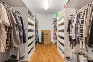 Walk-in closet