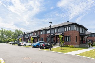 #102 - 462 Rue Valois