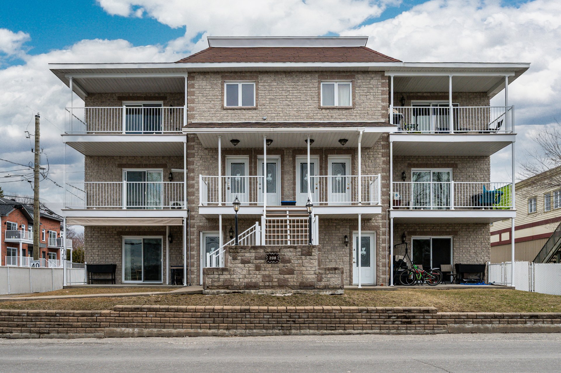 #D - 208 Boul. Salaberry N.