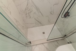 Salle de bains attenante à la CCP