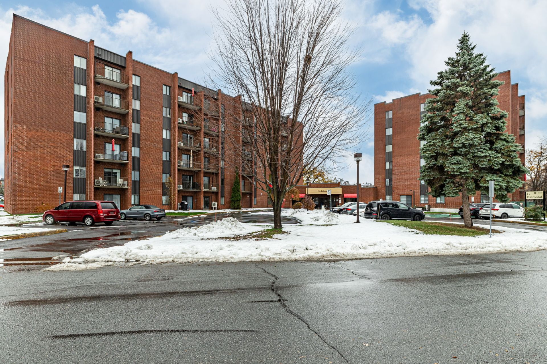 #401 - 50 Av. de Balmoral