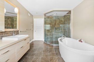 Salle de bains attenante à la CCP