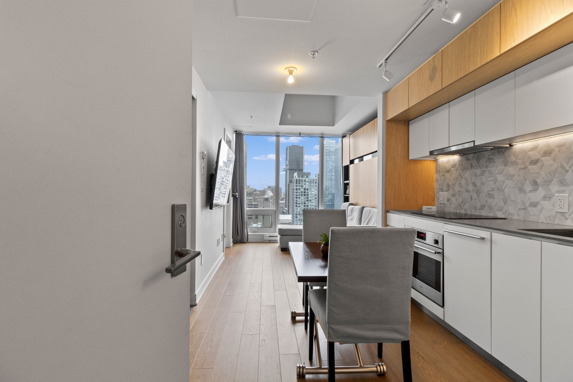 1188 Rue St-Antoine O. — photo 3