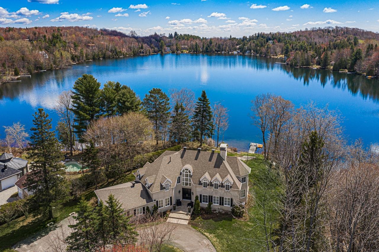 588 Ch. de Ste-Anne-des-Lacs