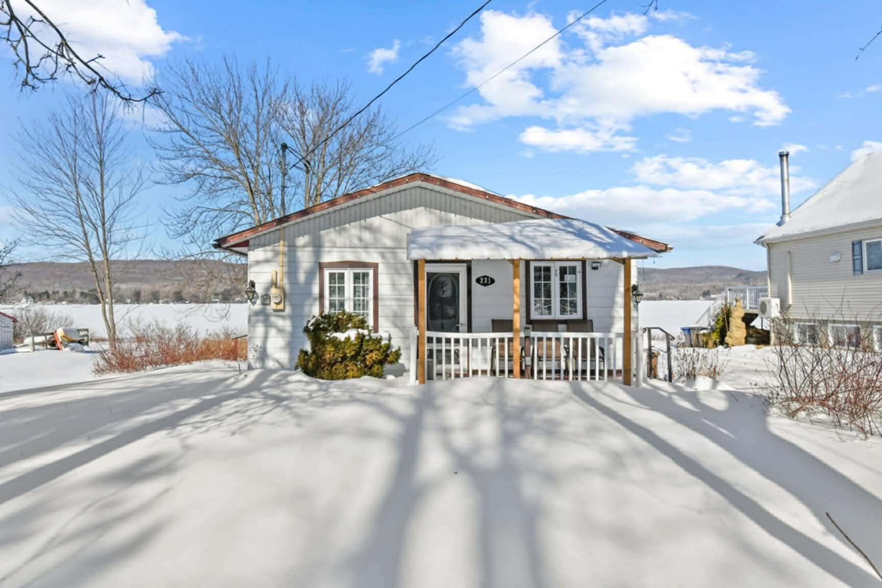 331 Ch. du Lac-Mandeville