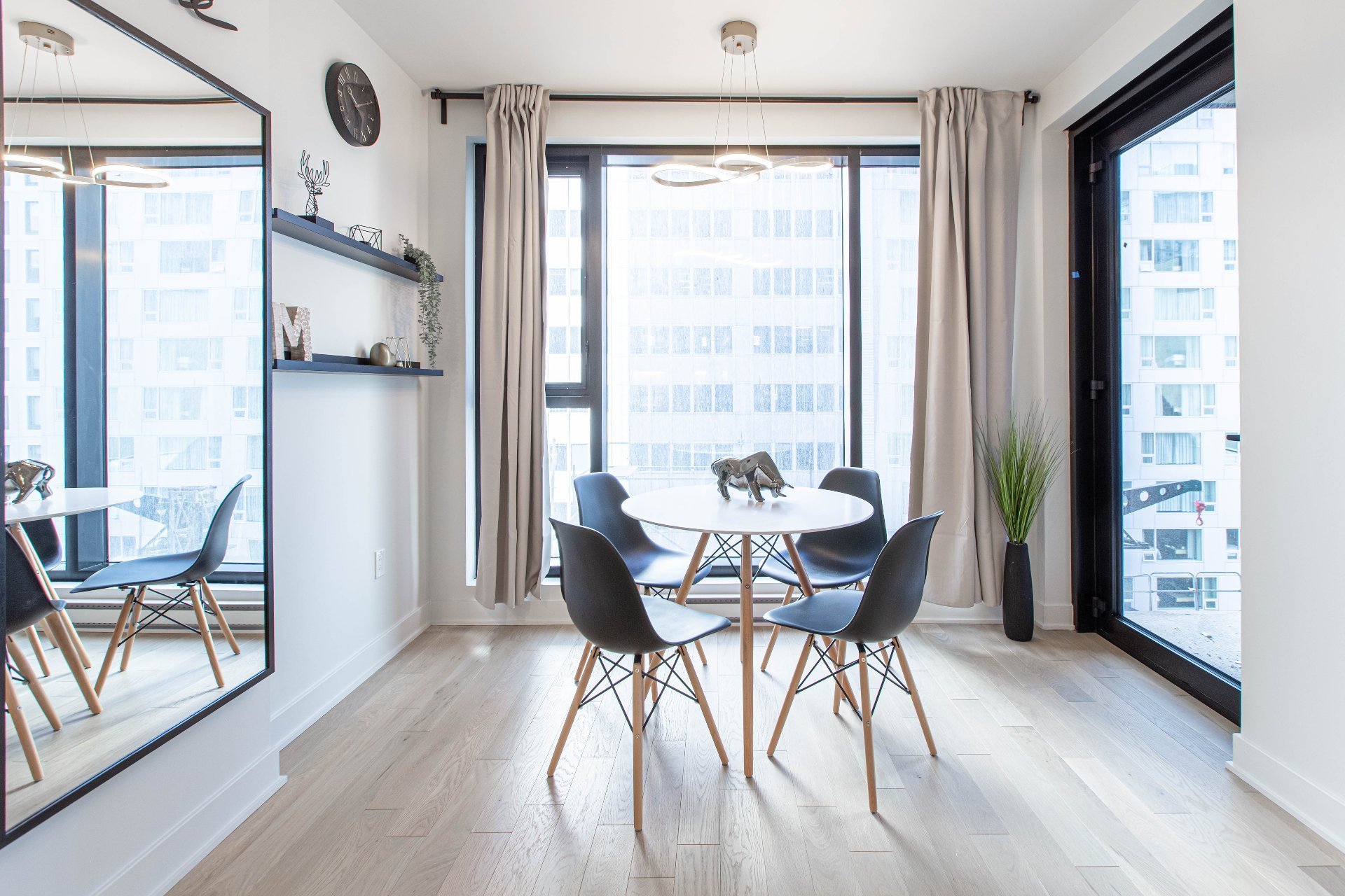 #509 - 2060 Rue Peel