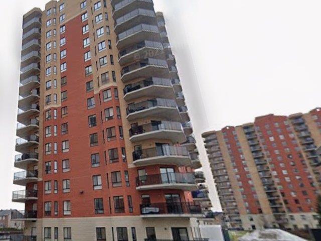 #906 - 3330 Boul. Le Carrefour