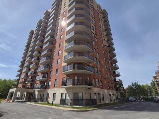 #906 - 3330 Boul. Le Carrefour — photo 1