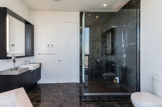Salle de bains attenante à la CCP
