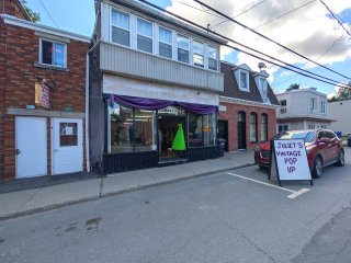 5714 Rue Foster