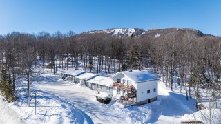 1121 Ch. du Mont-Comi