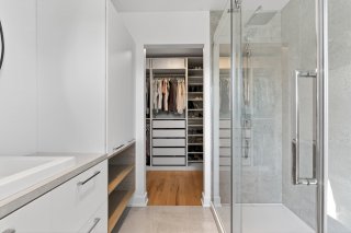 Ensuite bathroom