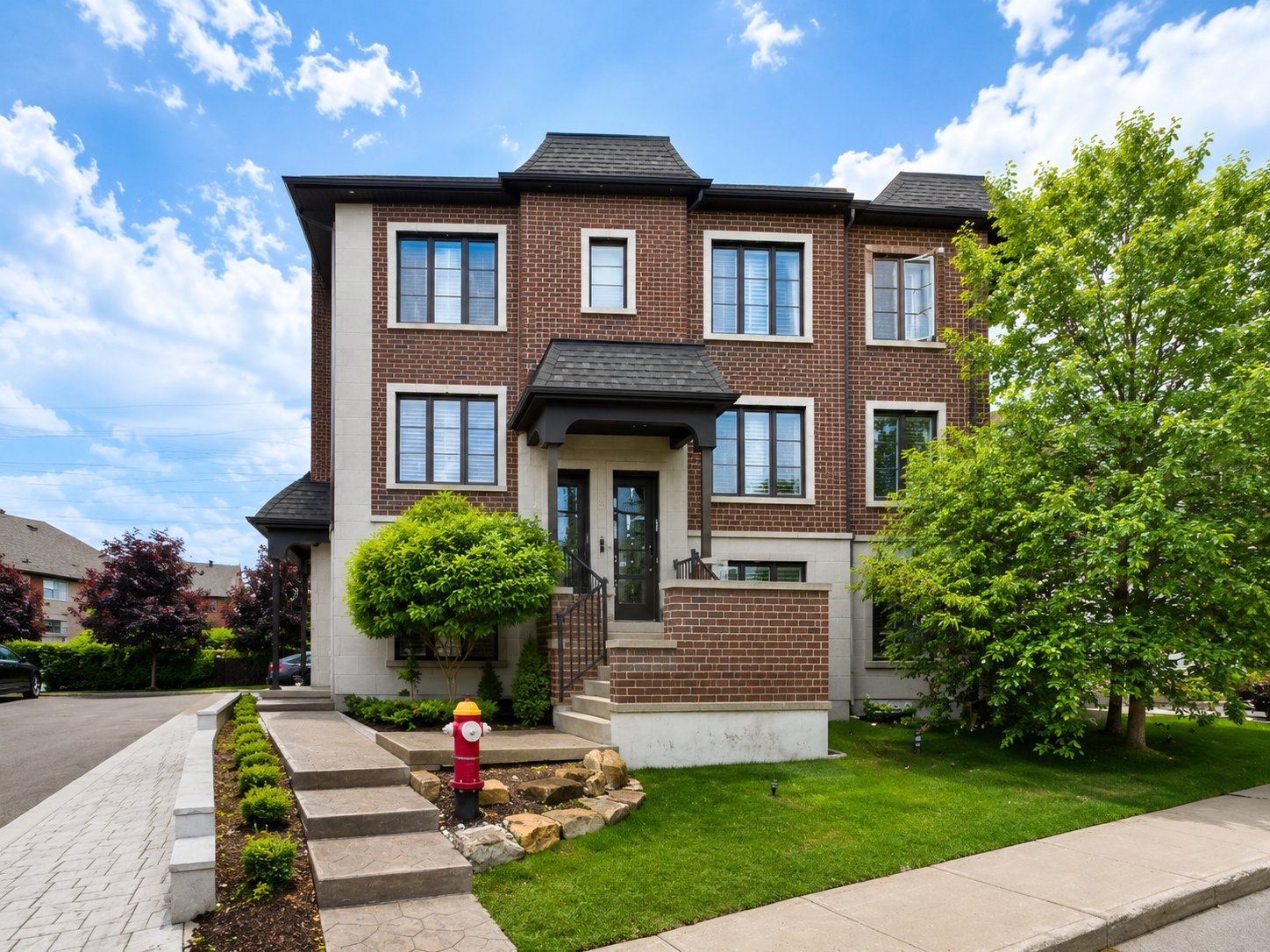3240 Rue Botticelli